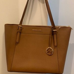 Michael Kors Ciara Leather store